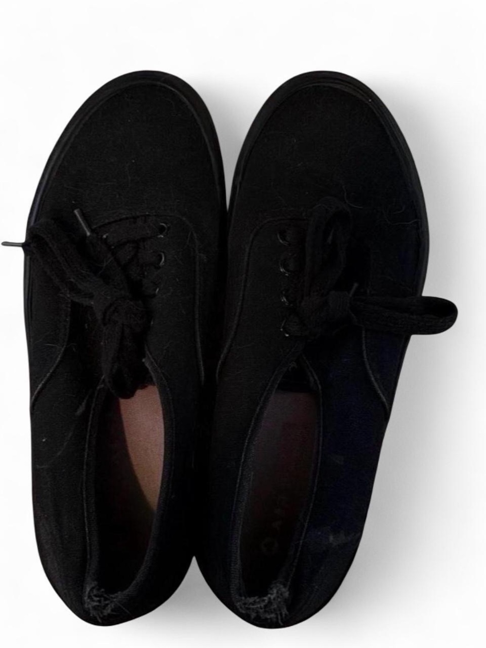 Airwalk Black Low-Top Canvas Lace-Up Sneakers